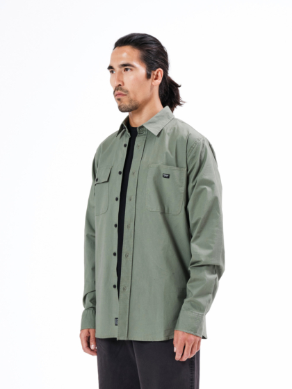 STRETCH BUTTON DOWN SHIRT WITH POCKETS