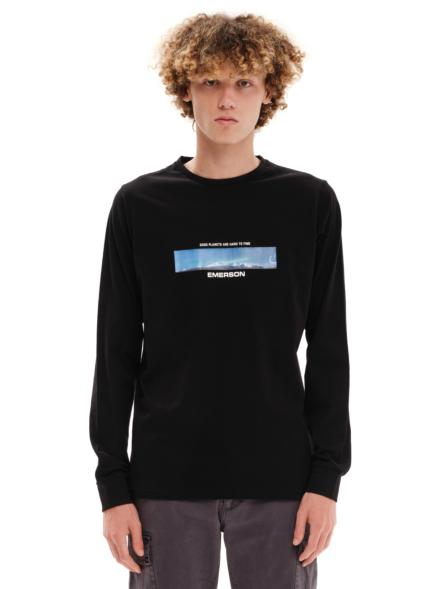 EMERSON MEN’S LONG SLEEVE TEE WITH PHOTO PRINT